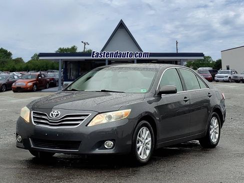 Used 2010 Toyota Camry XLE image 1