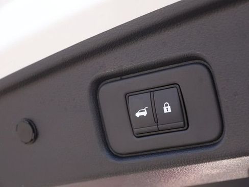 Certified 2025 Nissan Pathfinder SL AWD/4WD image 8