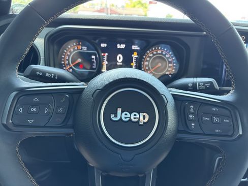 Used 2024 Jeep Gladiator Sport AWD/4WD image 24