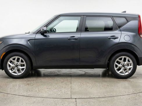 Used 2025 Kia Soul LX w/ LX Technology Package FWD image 3