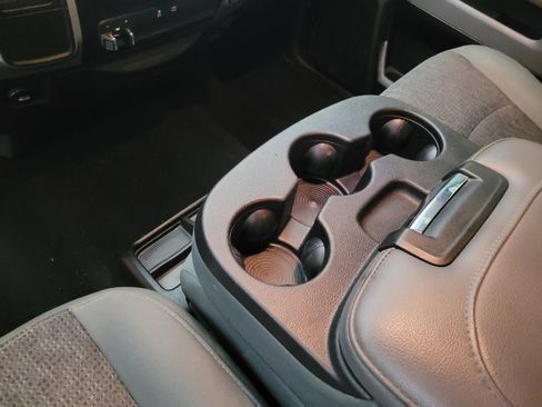 Used 2018 RAM 2500 SLT w/ Luxury Group image 26