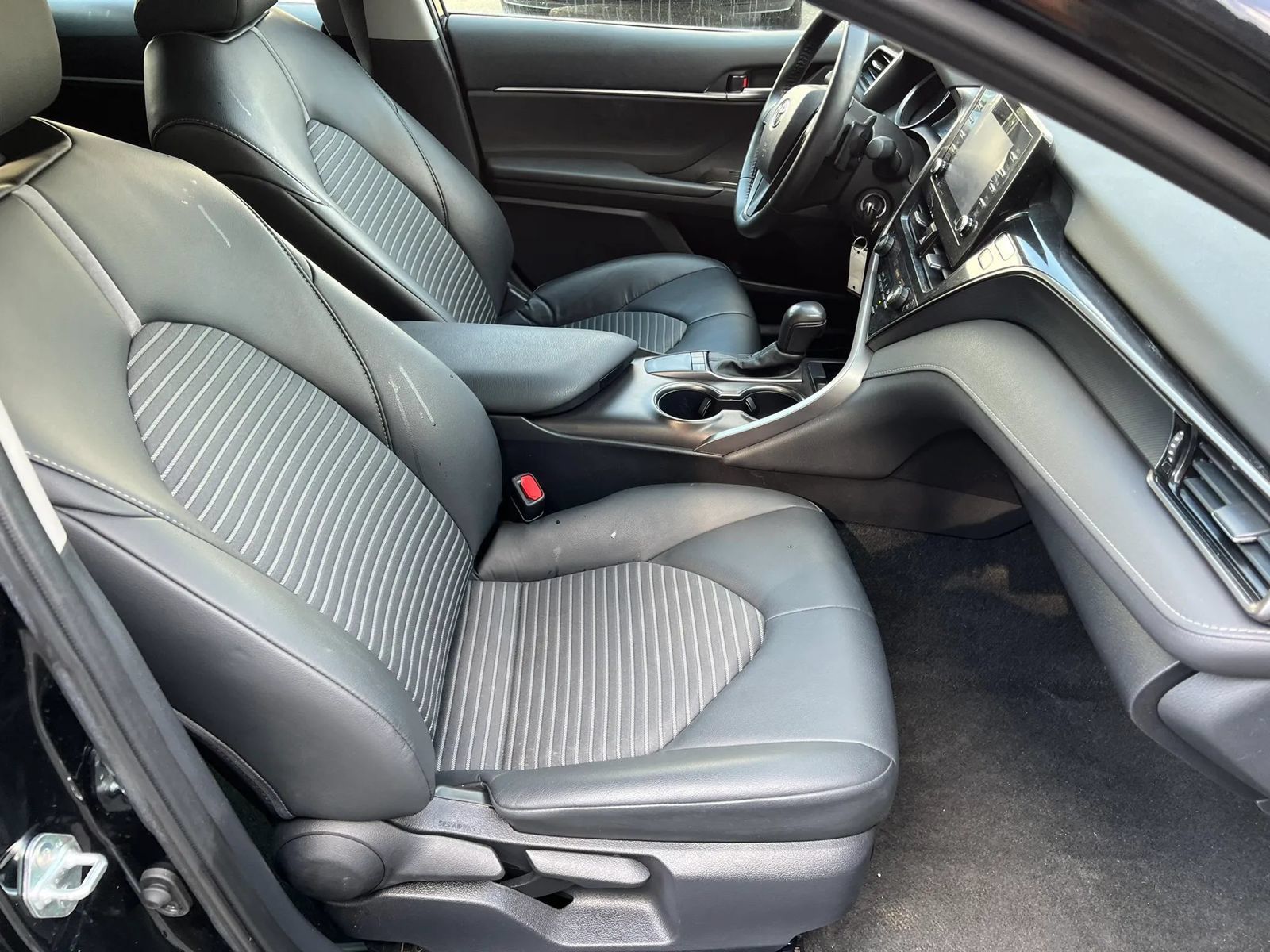 Used 2024 Toyota Camry SE FWD image 8