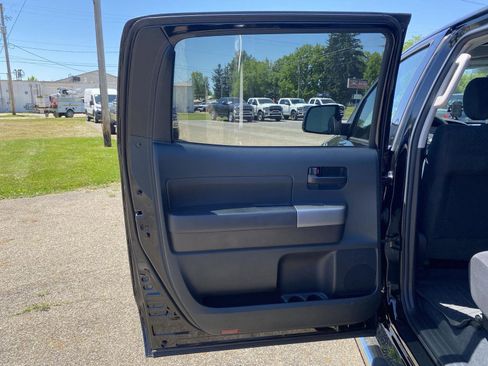 Used 2011 Toyota Tundra 4x4 CrewMax w/ SR5 Pkg image 20