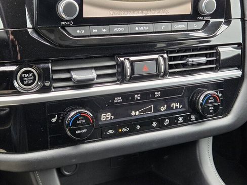 Used 2024 Nissan Pathfinder SV image 27