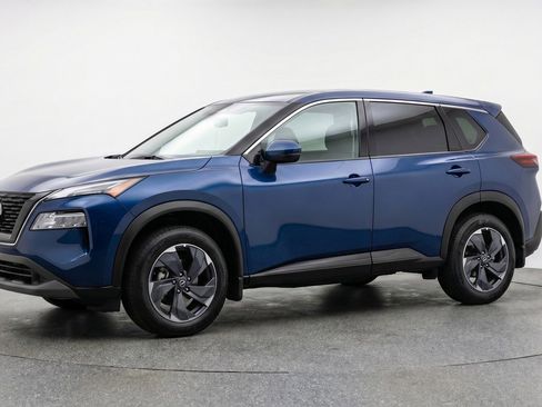 Used 2025 Nissan Rogue SV image 3