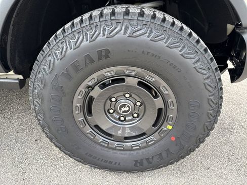 New 2025 Ford Bronco Badlands image 11