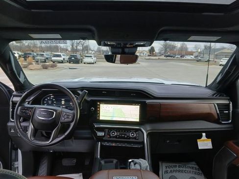 Used 2024 GMC Sierra 2500 Denali Ultimate image 32