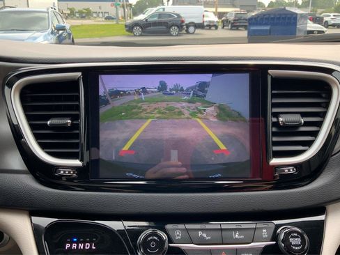 Used 2024 Chrysler Pacifica Touring-L FWD image 33