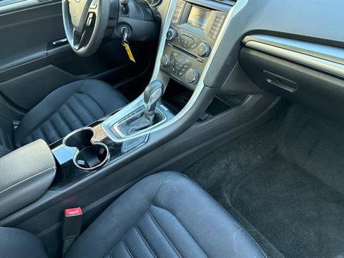 Used 2014 Ford Fusion SE image 16