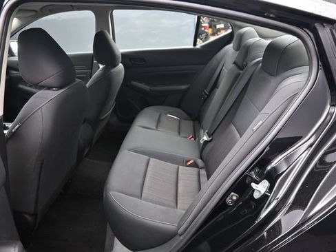 Used 2025 Nissan Altima 2.5 SV FWD image 13