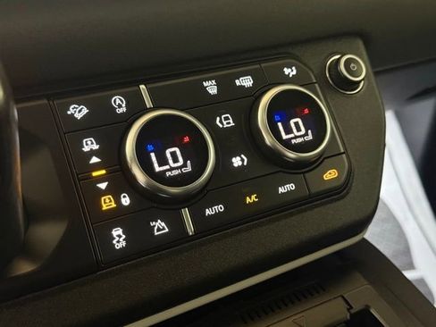 Used 2020 Land Rover Defender 110 First Edition image 35