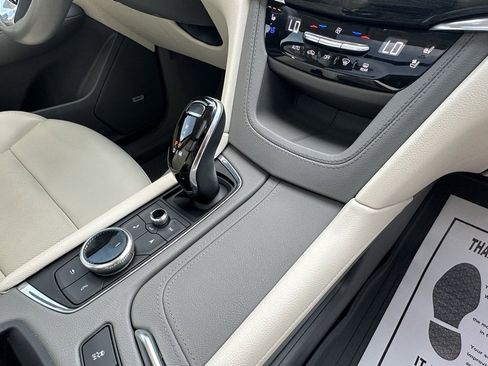 Used 2021 Cadillac XT6 Premium Luxury image 11