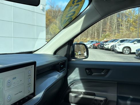 Used 2025 Ford Maverick Lobo image 24