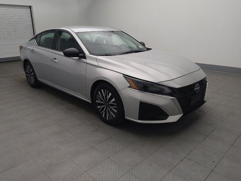 Used 2024 Nissan Altima 2.5 SV image 11