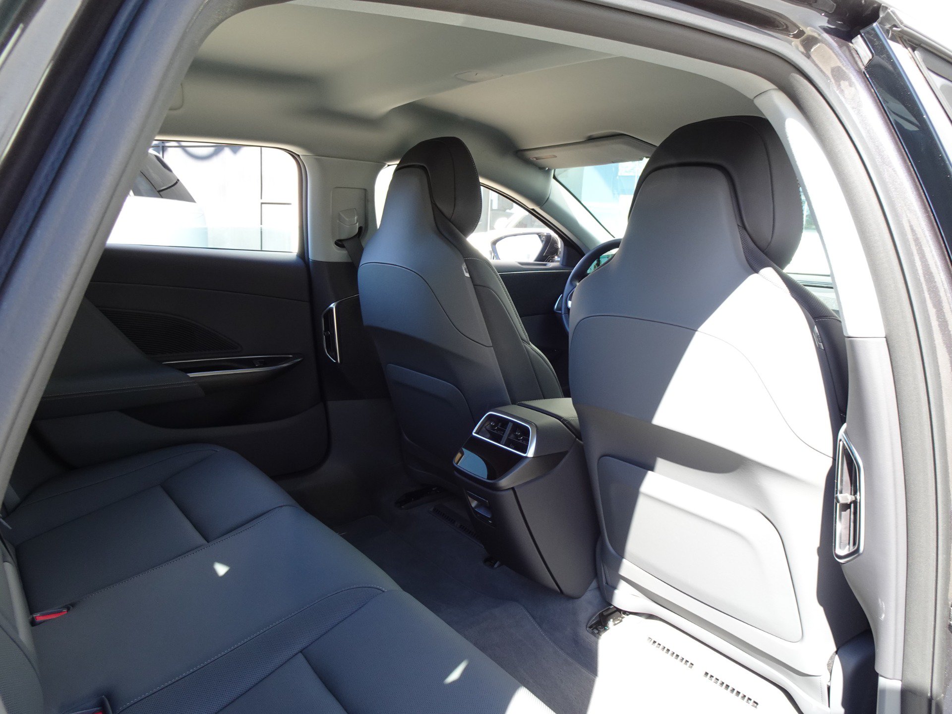 Used 2025 Lucid Air Touring AWD/4WD image 16