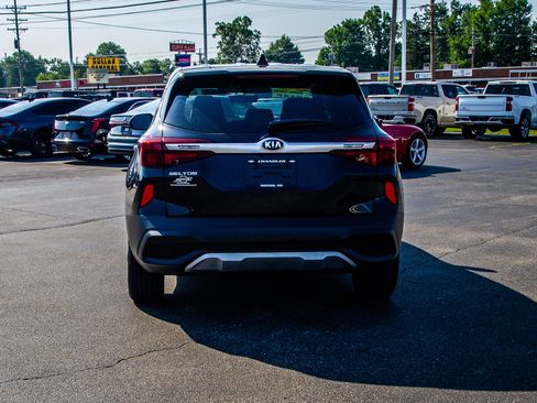 Used 2021 Kia Seltos LX AWD/4WD image 6