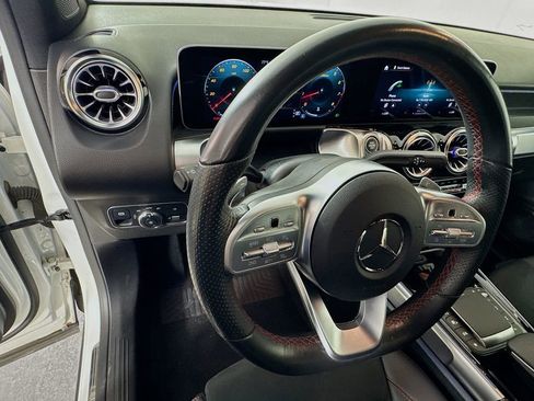 Used 2021 Mercedes-Benz GLB 250 image 11