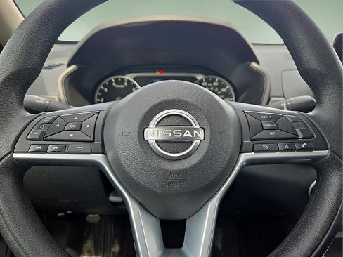 Used 2025 Nissan Altima 2.5 SV FWD image 24