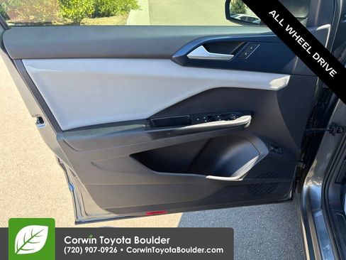 Used 2022 Volkswagen Taos SE w/ Panoramic Sunroof Package AWD/4WD image 23
