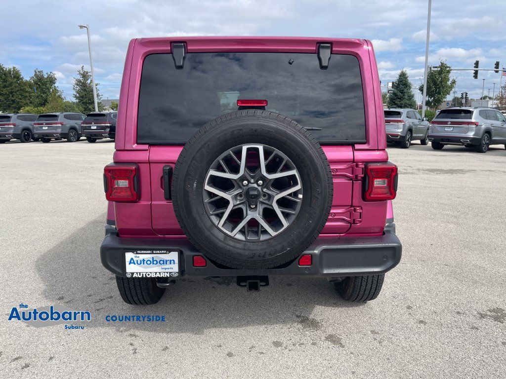 Used 2024 Jeep Wrangler Unlimited Sahara w/ Technology Group AWD/4WD image 4