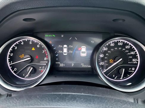 Used 2018 Toyota Camry XLE image 25