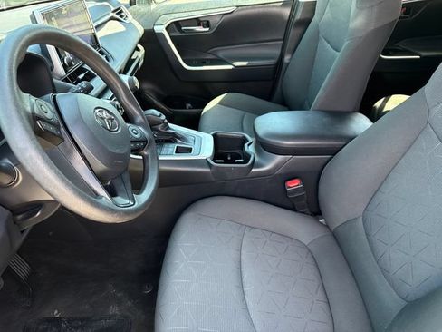 Used 2025 Toyota RAV4 XLE AWD/4WD image 11