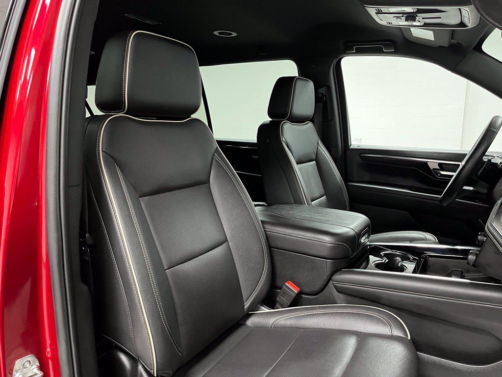 Used 2025 Chevrolet Suburban Premier AWD/4WD image 60