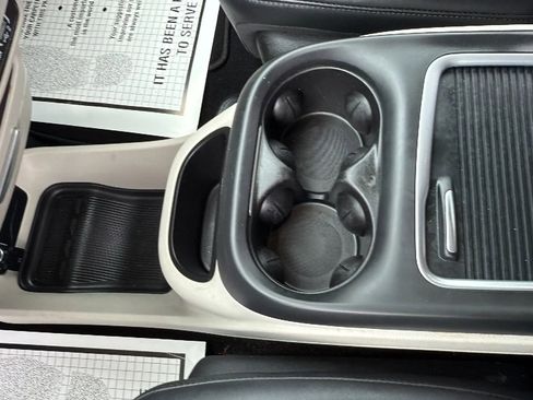 Used 2024 Chrysler Pacifica Touring-L image 21