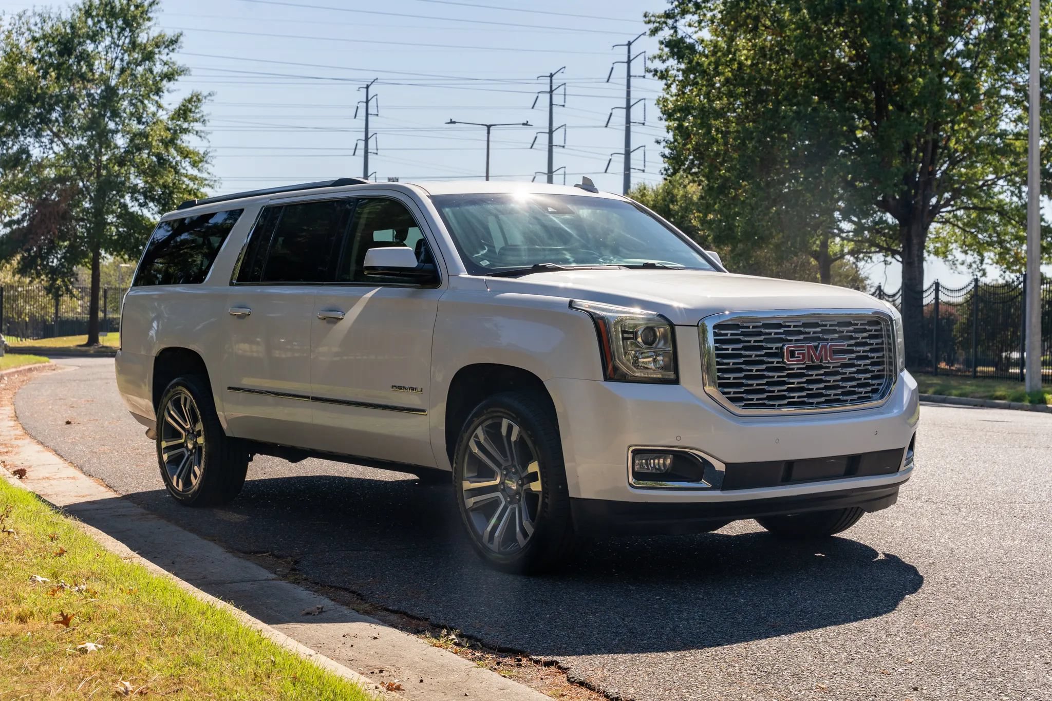 Used 2018 GMC Yukon XL Denali w/ Denali Ultimate Package AWD/4WD image 4