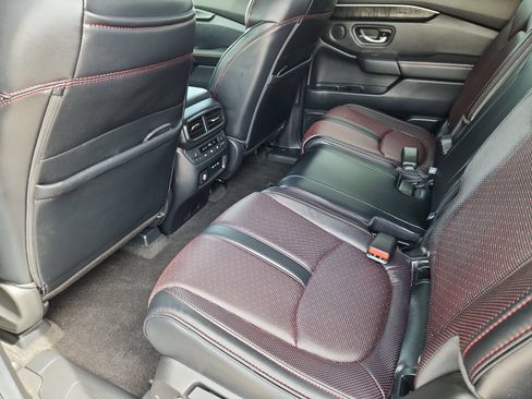 Certified 2025 Honda Pilot Black Edition image 11