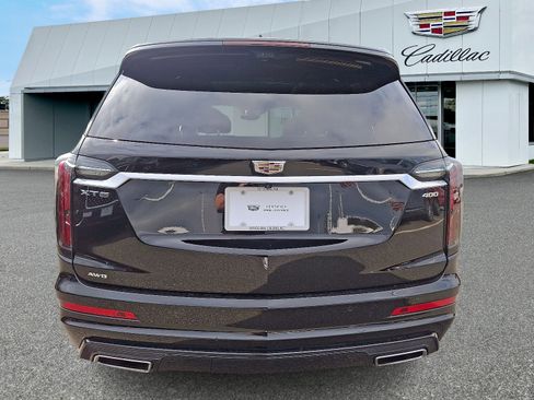 Used 2022 Cadillac XT6 Sport w/ Technology Package image 4