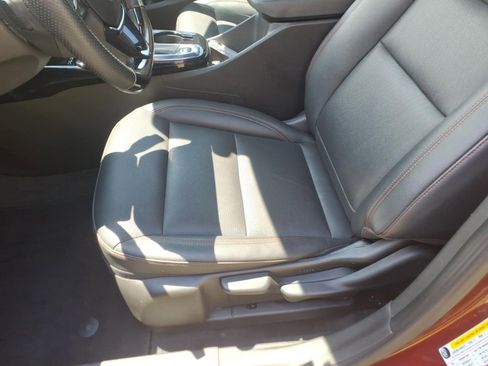 Used 2024 Chevrolet Trax RS w/ Sunroof Package FWD image 18