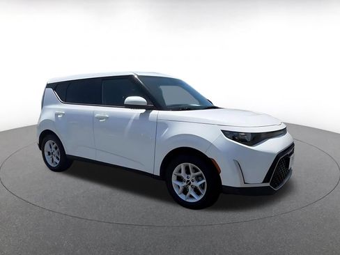 Used 2025 Kia Soul LX w/ LX Technology Package FWD image 2