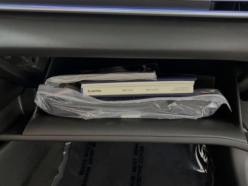 Used 2024 Hyundai Elantra Limited image 35