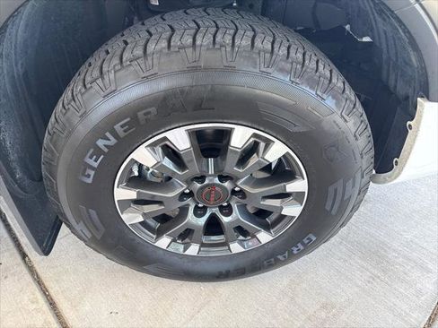Used 2024 Nissan Titan PRO-4X w/ Pro-4x Convenience Package AWD/4WD image 16