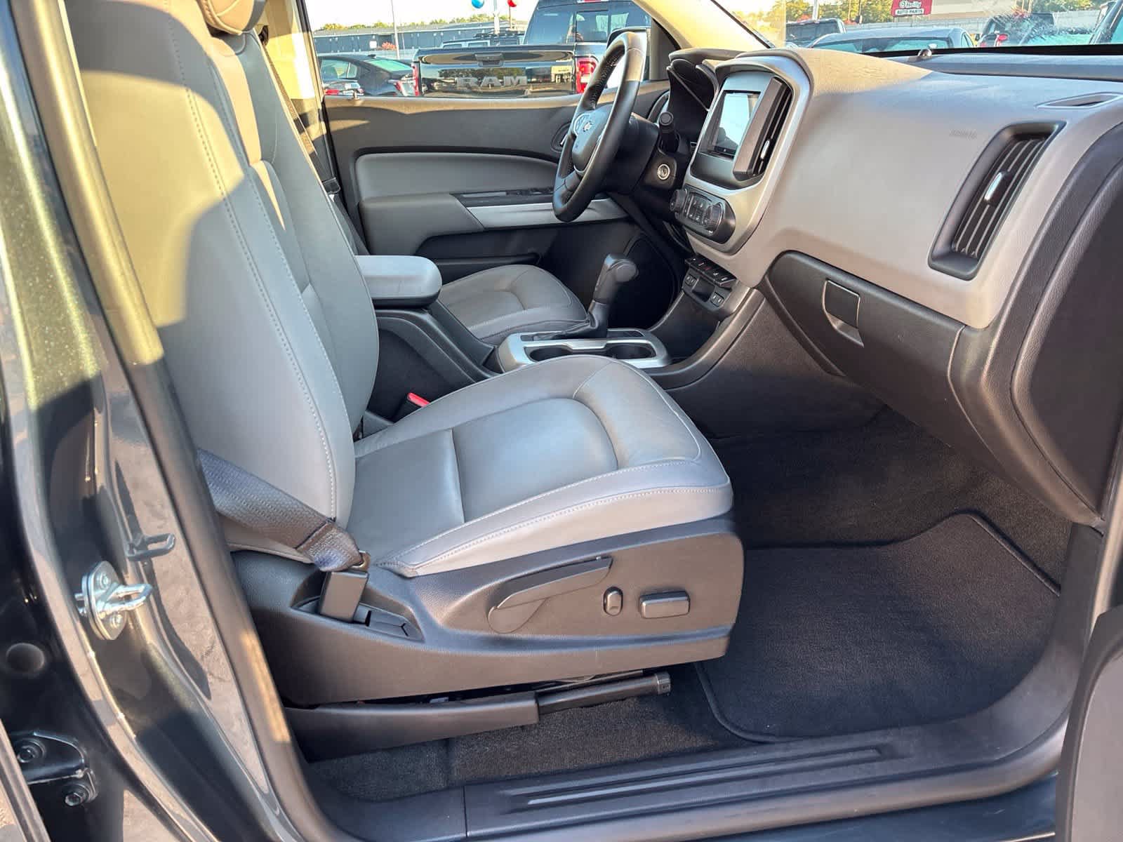 Used 2015 Chevrolet Colorado LT w/ Luxury Package RWD image 12