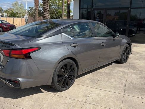 Used 2022 Nissan Altima 2.5 SR w/ Midnight Edition Package image 3