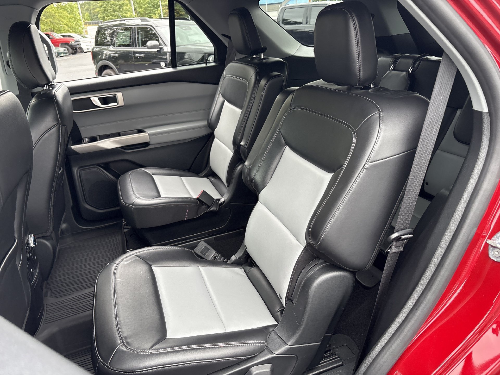 Certified 2024 Ford Explorer XLT w/ Equipment Group 202A RWD image 18