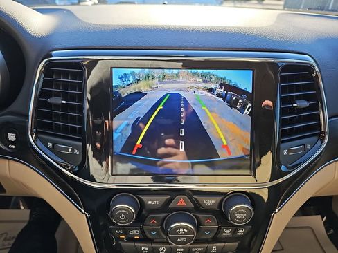 Used 2021 Jeep Grand Cherokee Limited image 28