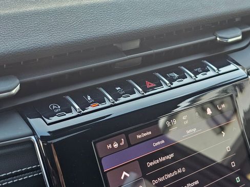 Used 2025 Jeep Grand Cherokee Altitude image 24