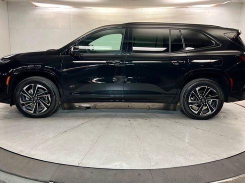 Used 2026 Buick Enclave Sport Touring FWD image 2