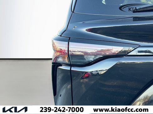 Used 2025 Toyota Sienna LE image 10