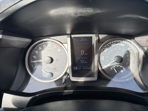 Used 2016 Toyota Tacoma SR5 image 12