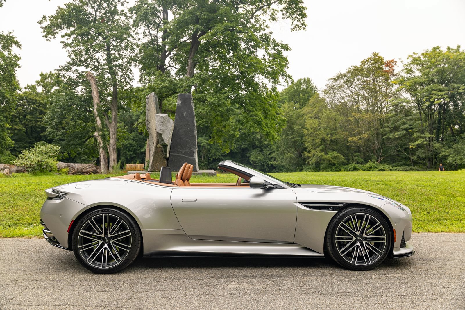 Used 2024 Aston Martin DB12 Convertible RWD image 7