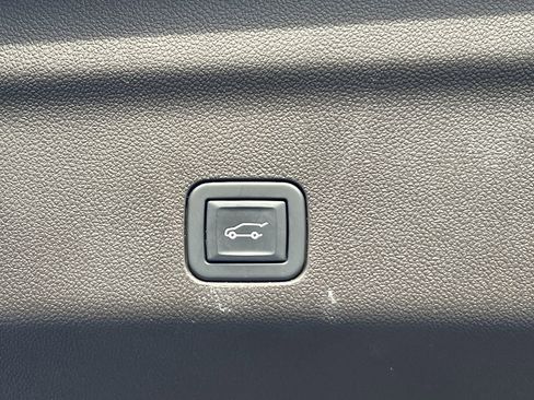 Used 2021 Cadillac Escalade Premium Luxury image 38