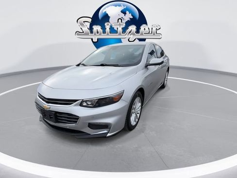 Used 2017 Chevrolet Malibu LT w/ Driver Confidence Package image 4