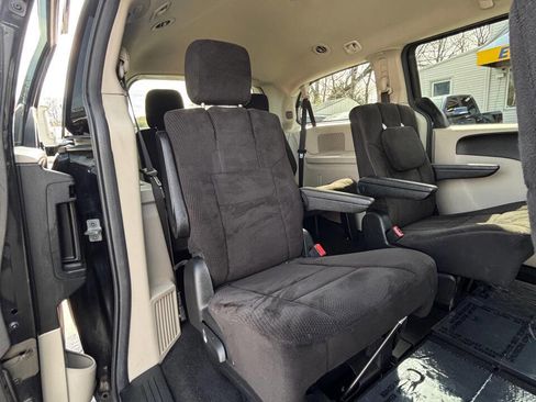 Used 2013 Dodge Grand Caravan SXT image 17