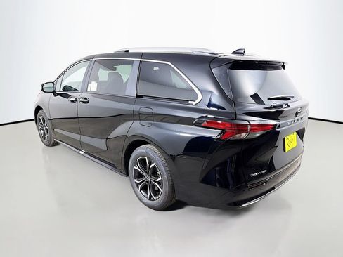 New 2026 Toyota Sienna Platinum AWD/4WD image 7