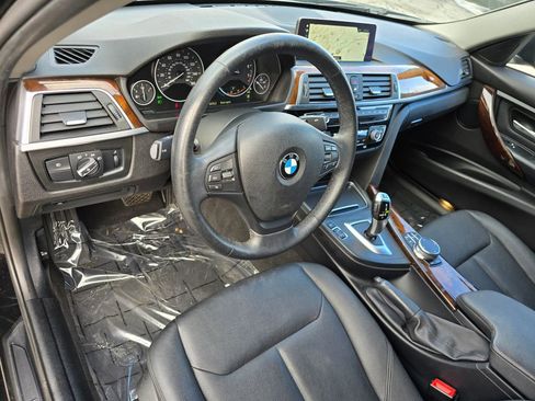 Used 2018 BMW 320i xDrive Sedan w/ Convenience Package image 25