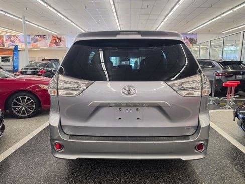 Used 2012 Toyota Sienna SE FWD image 5